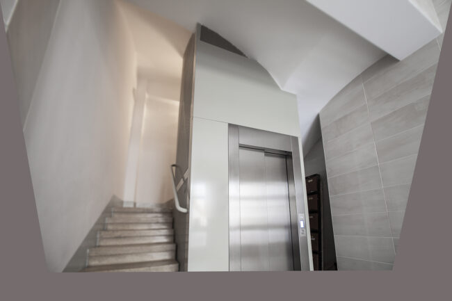 Servicio para bajar ascensor a cota cero Servicio para bajar ascensor a cota cero