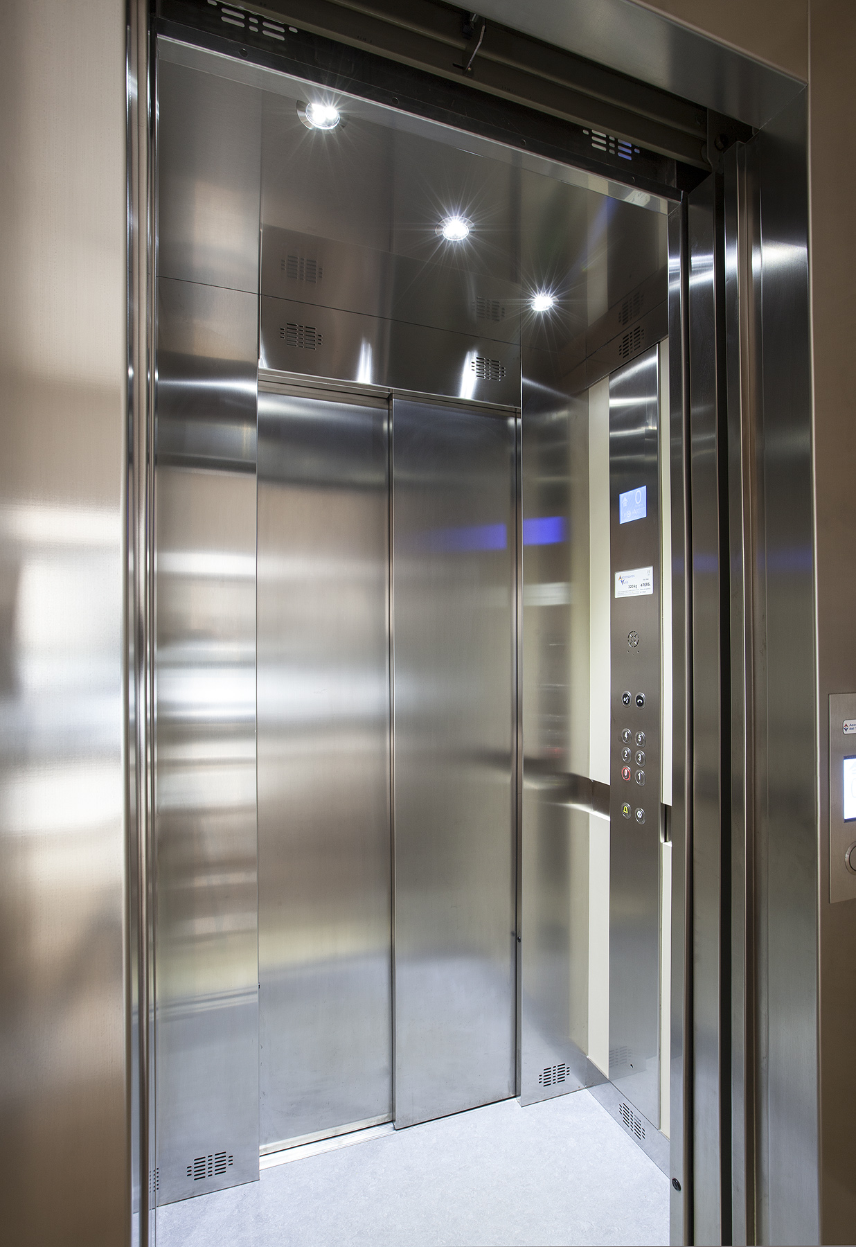 Servicios profesionales de instalación de ascensores en Valencia